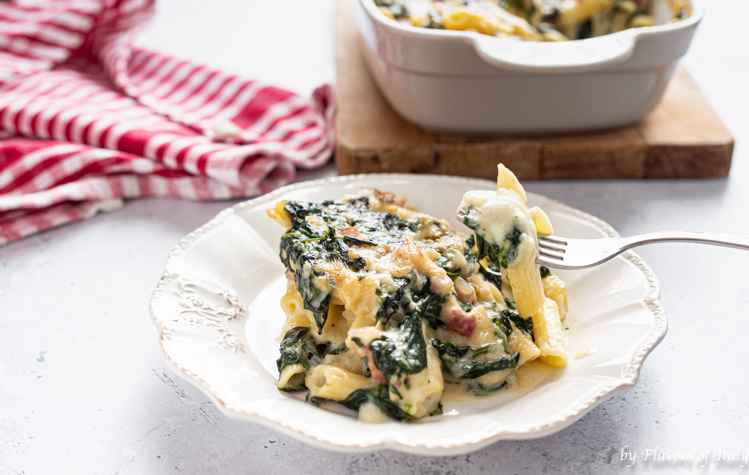 Baked pasta with spinach and bacon