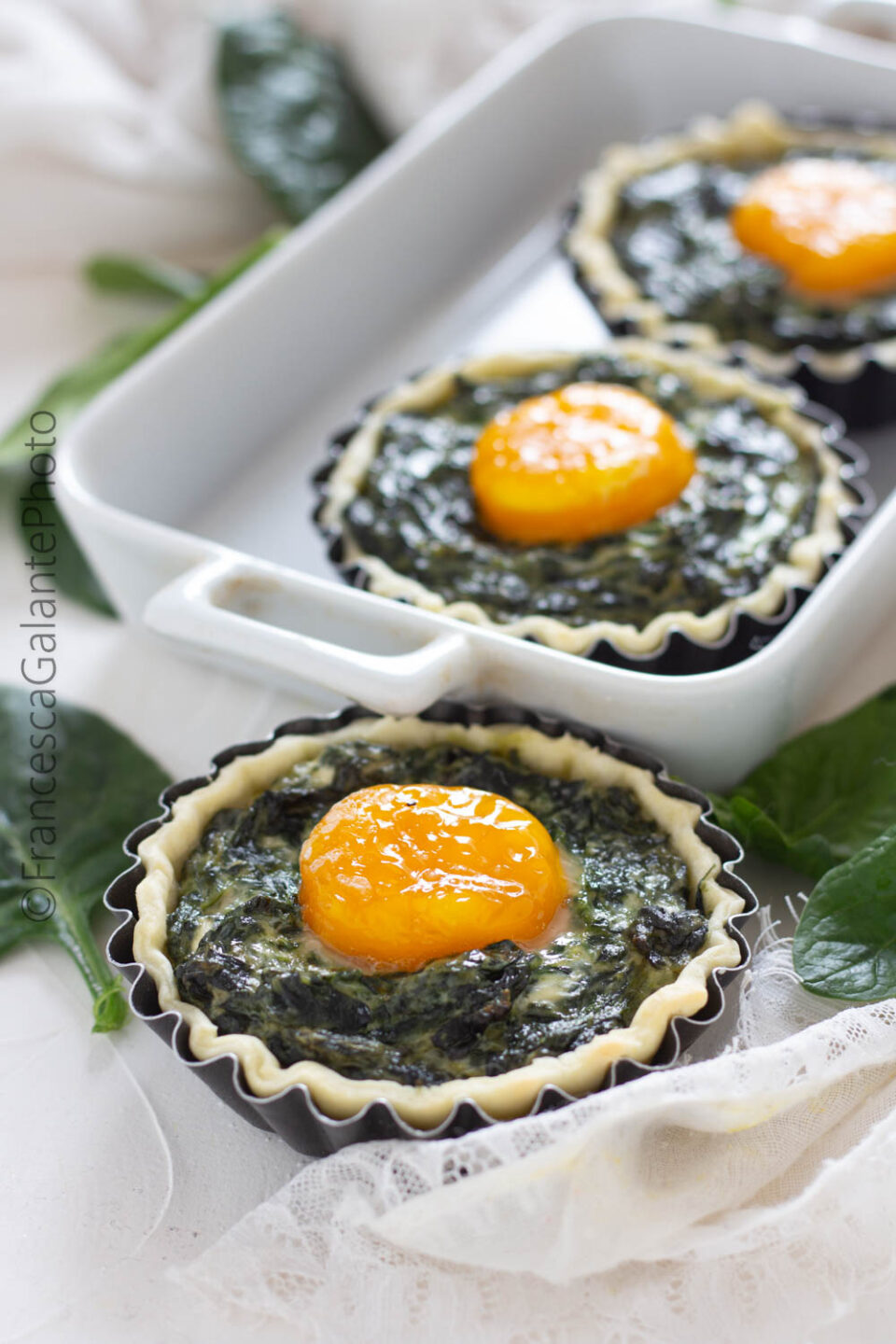 Easter tartlets with ricotta, spinach and eggs