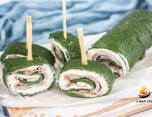 Baked spinach rolls and baked robiola