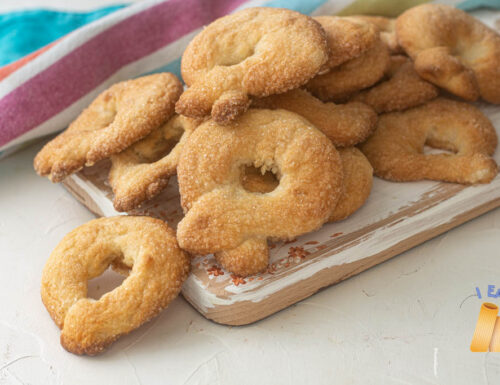 Torcetti recipe of delicious and crispy biscuits