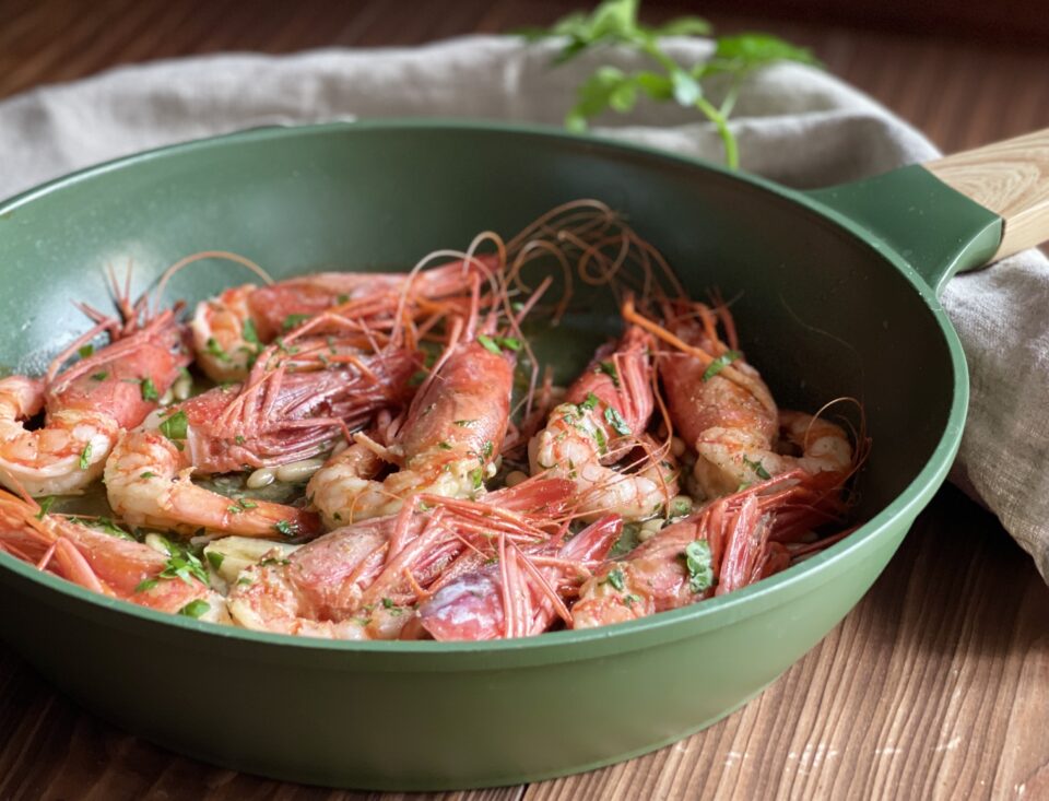Ligurian fried prawns with garlic and parsley