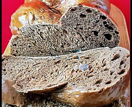 CHOCOLATE AND ONION BREAD