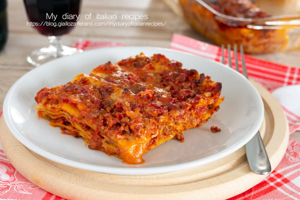 Italian Lasagne with meat sauce (Lasagne al ragù)