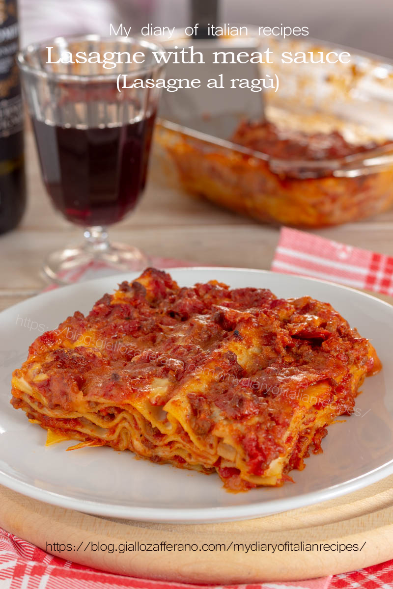 Italian Lasagne with meat sauce (Lasagne al ragù)