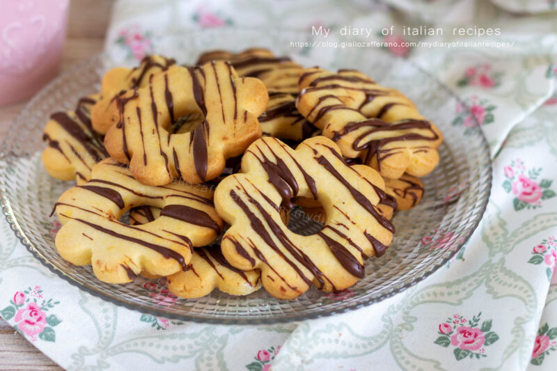Chocolate striped shortbread cookies