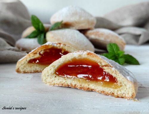 Cookies with apricot jam