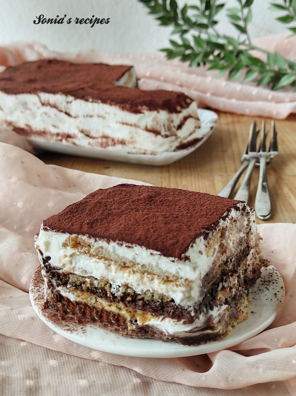Lasagna with cream and chocolate cookies