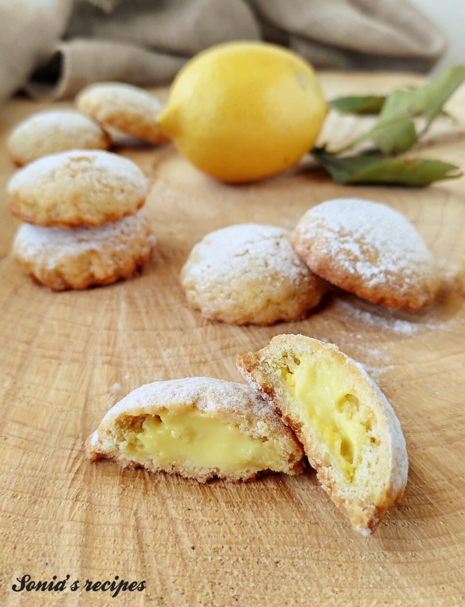 Cookies with Lemon Cream Filling