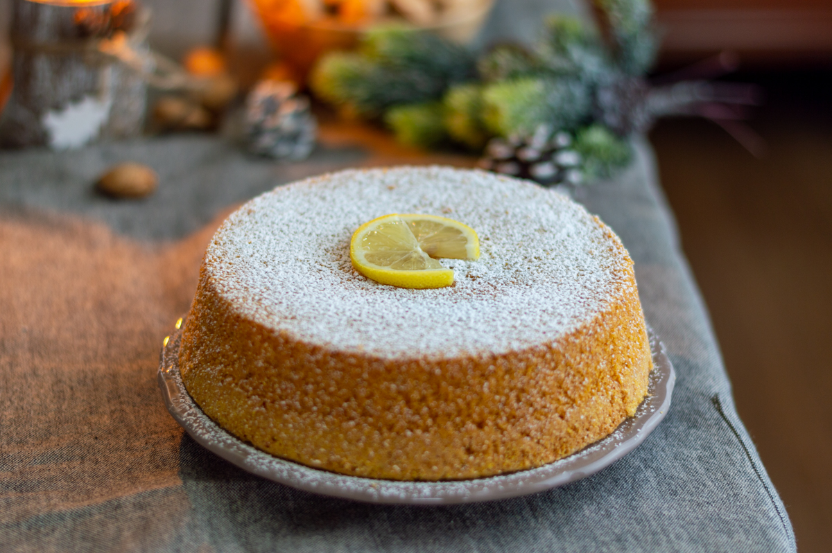 Lemon polenta cake