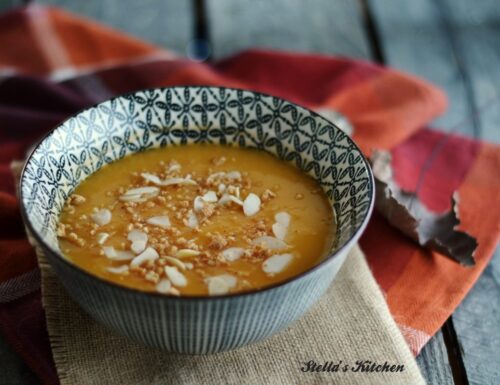 Creamy pumpkin soup with amaretti