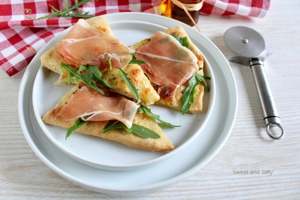 Quick focaccia with prosciutto stracchino cheese and rocket