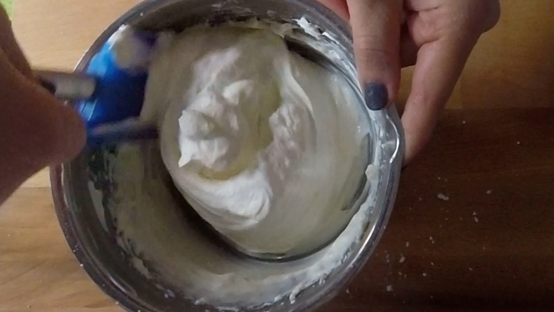 make cream cheese frosting 