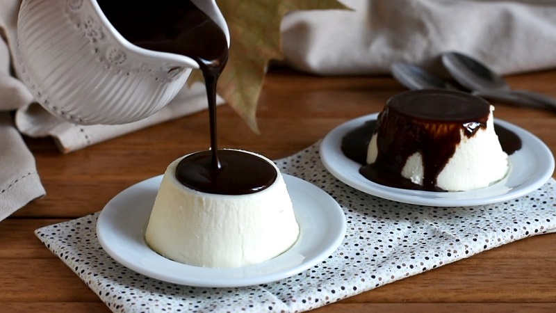 Panna Cotta With Chocolate Sauce The Authentic Italian Recipe Tastycorner