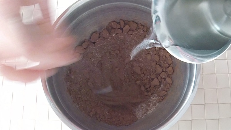 mix cocoa water and sugar for the chocolate topping