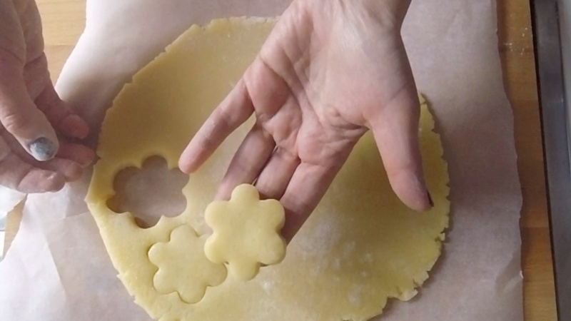 the gluten-free and dairy-free shortcrust pastry is perfect for cookies or tarts