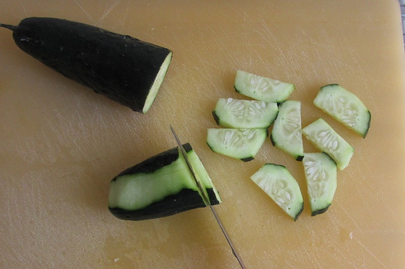 how to cut cucumber for the mango chicken salad bowl