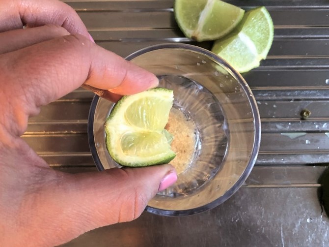 squeeze fresh lime fo the non-alcoholic virgin mojito