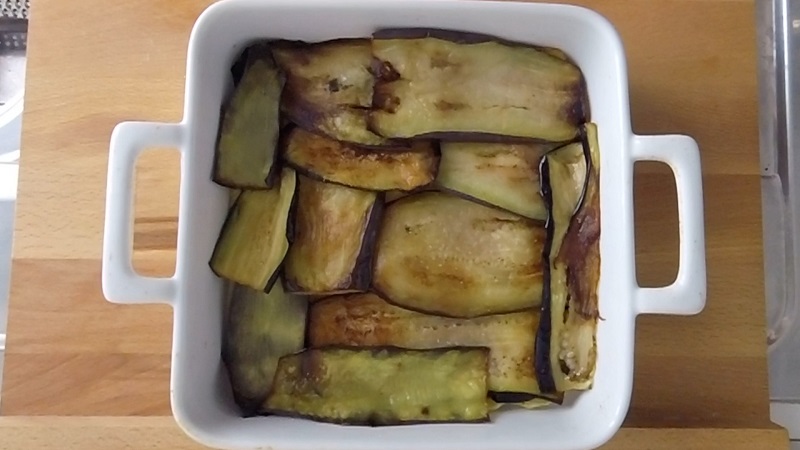 second layer of the authentic greek moussaka: aubergines