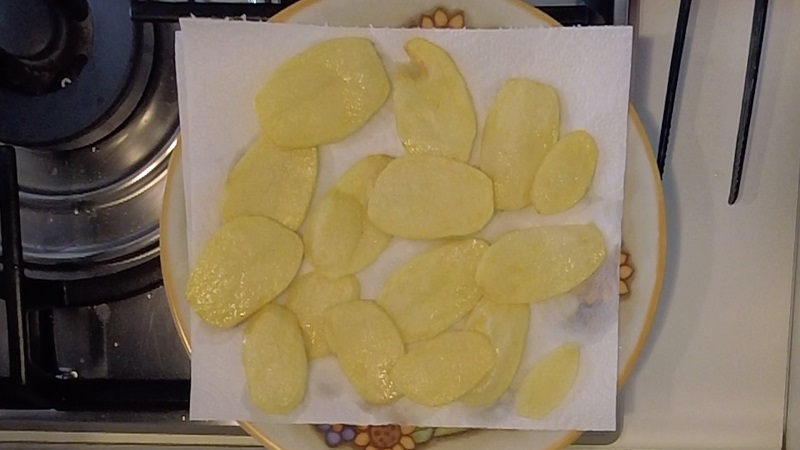 fried potatoes for moussaka