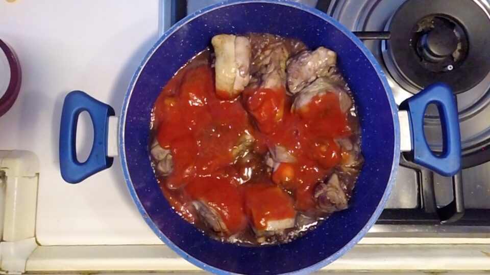 add tomato puree to the italian chicken cacciatore recipe
