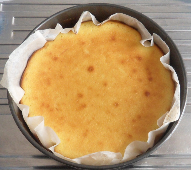 the soft lemon cake is ready to eat: it melts in your mouth