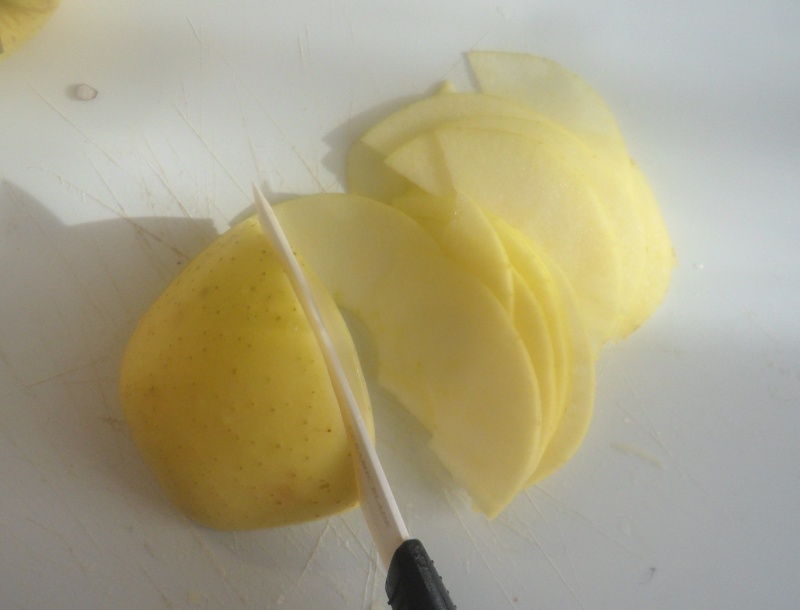 cut the unpeeled apple in very thin slices