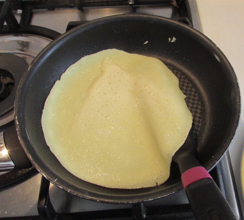 how to cook crepes in a non-stick pan