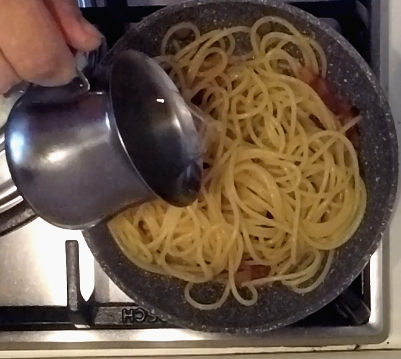 add a little of cooking water to the spaghetti carbonara