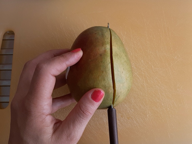 how to clean mango