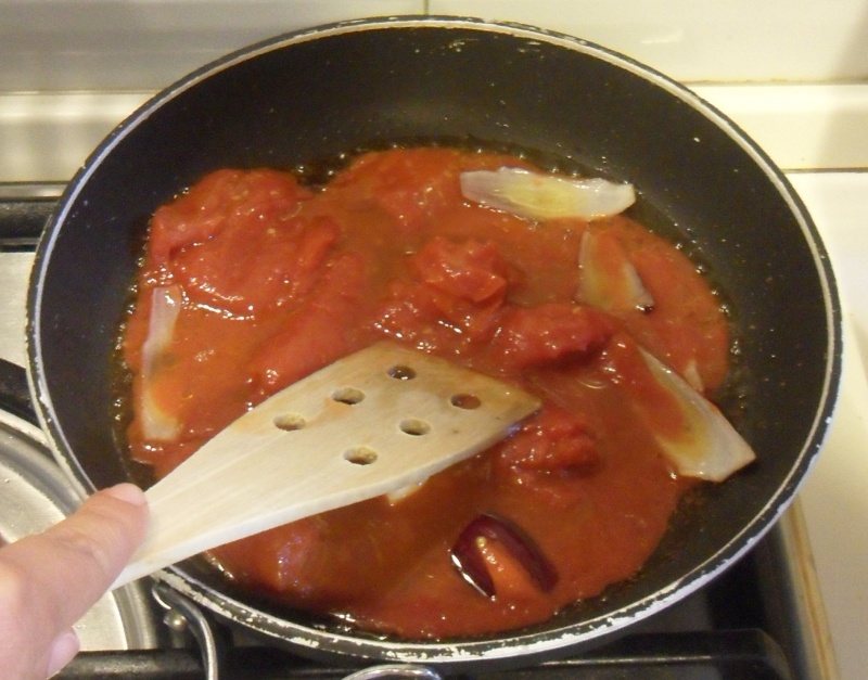 prepare the tomato sauce for the eggs in purgatory