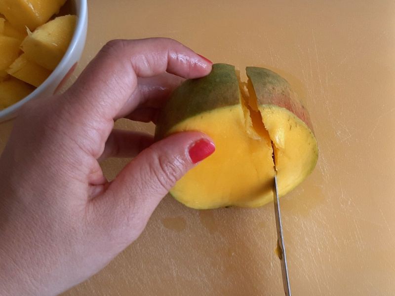 how to peel a mango without waste
