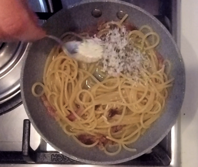 add the pecorino cheese to the pasta alla gricia little by little