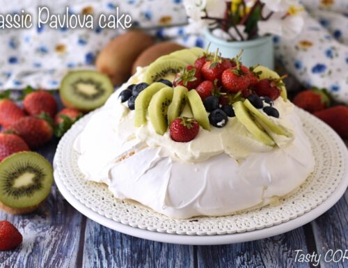Classic Pavlova cake