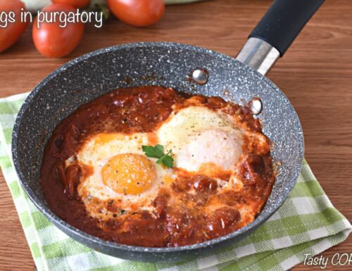 Eggs in purgatory (eggs in tomato sauce)