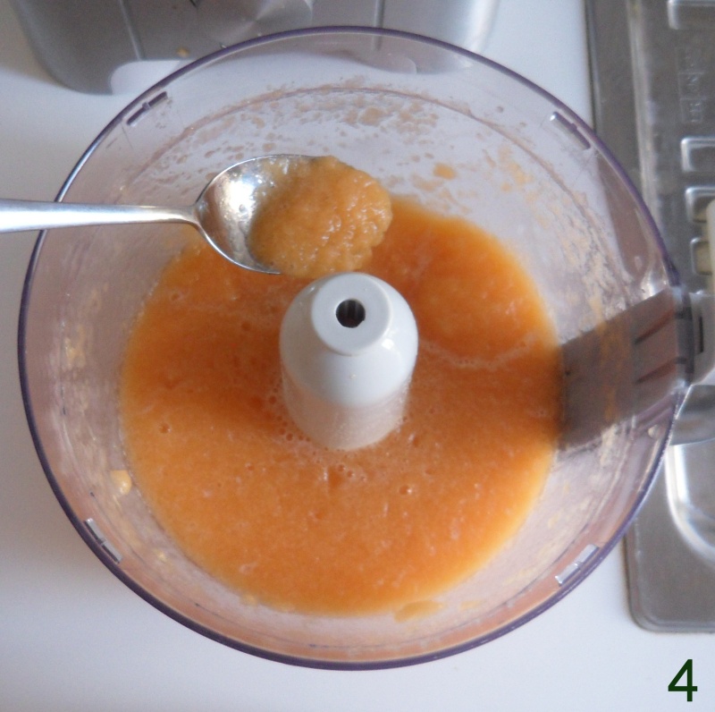 Thoroughly blend the cantaloupe to make the homemade sorbet