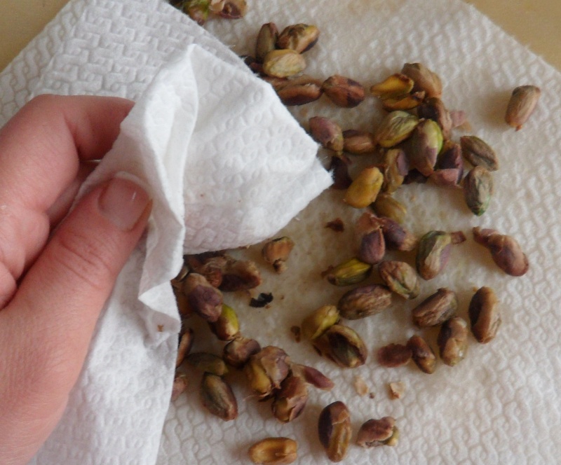 how to remove the skin from pistachios