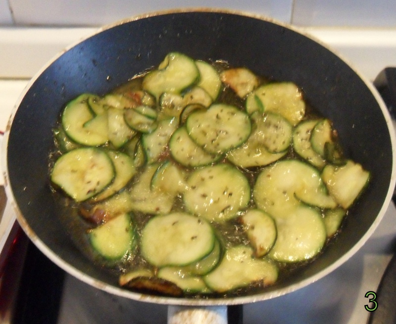 cook the zucchini squash with mint and oregano