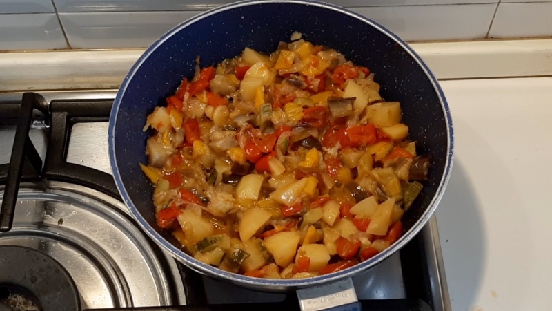 the Italian ciambotta stew is ready