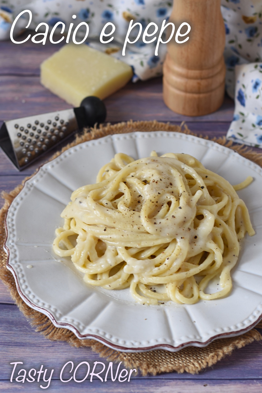 en_v_ authentic cacio e pepe pasta original recipe from Rome creamy spaghetti tonnarelli with 2 ingredients