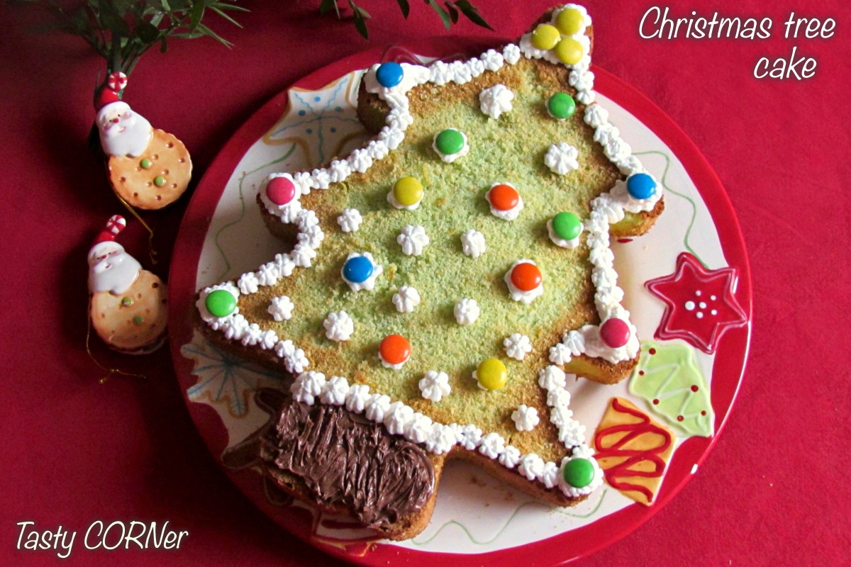 easy christmas tree cake quick recipe sponge cake simply decorated with M&M's by tasty corner blog