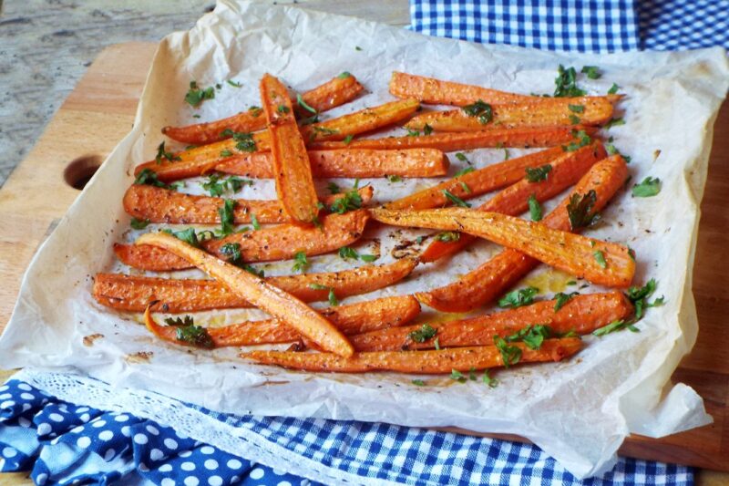 Roasted carrots with garlic and thyme