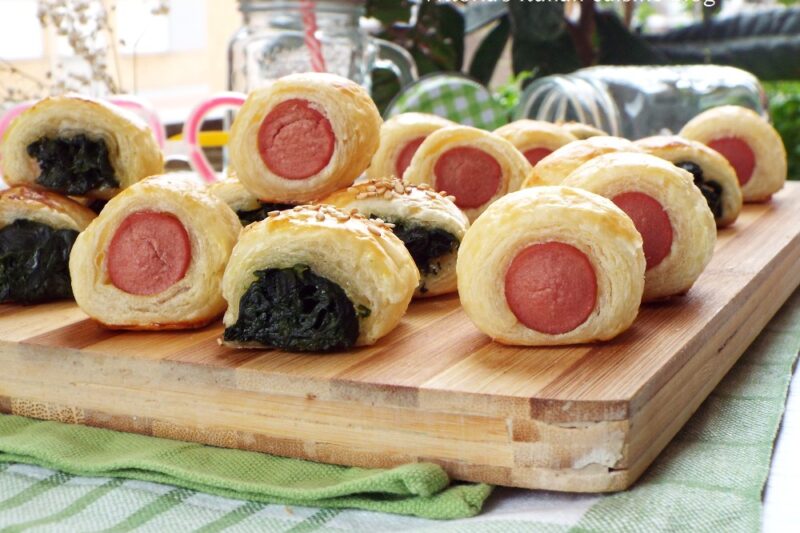 Easy Puff Pastry Spinach and Würstel Rolls
