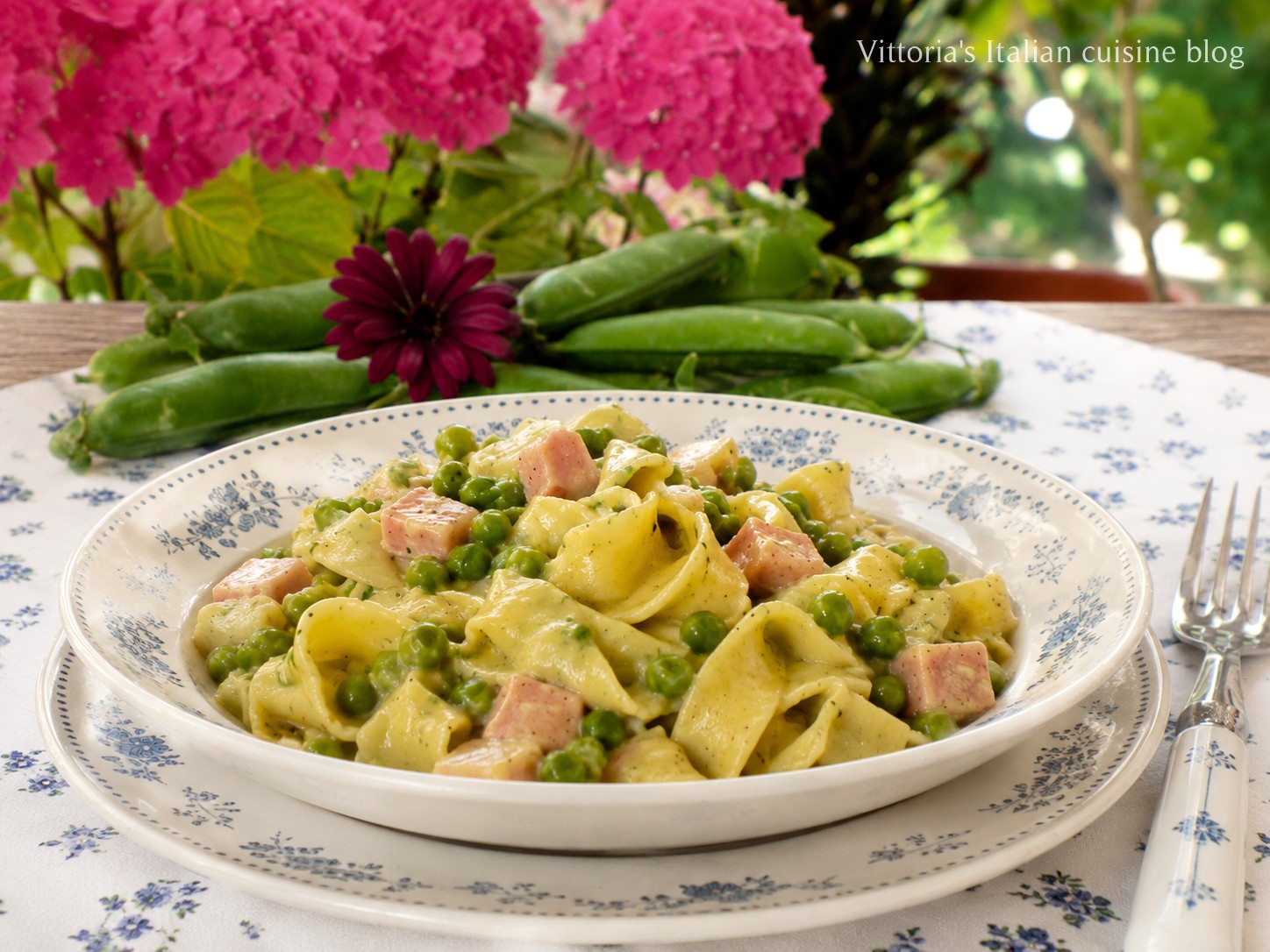 Fettuccine alla Papalina is a traditional Roman dish that was traditionally served in the historic trattorias of Trastevere.