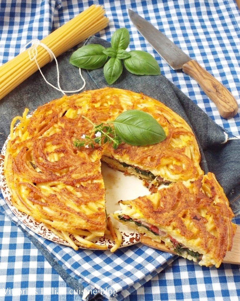 Stuffed Bucatini Omelet: A hearty and flavorful recipe, perfect even for impromptu dinners!